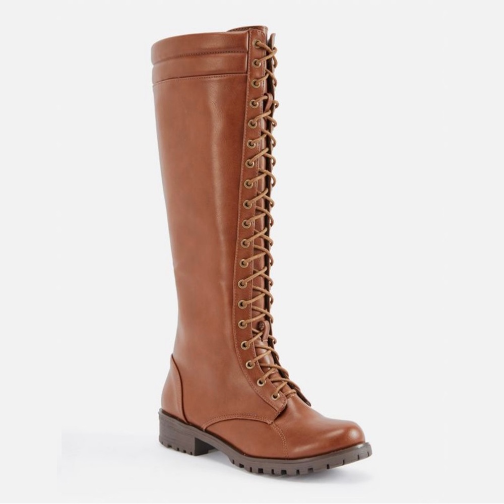 NWT 5.5 lace up tall boots